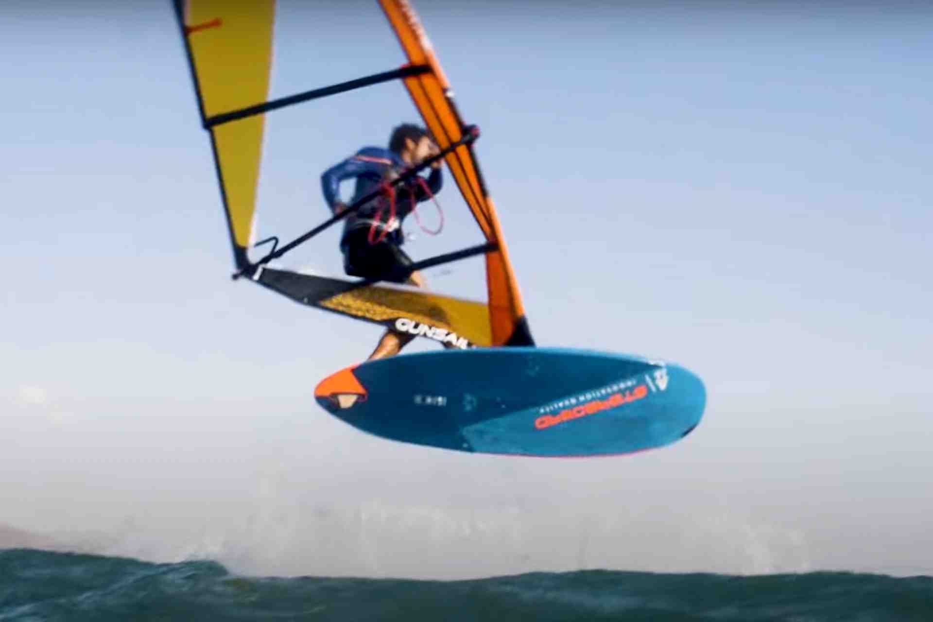 Comment remonter au vent en windsurf ?